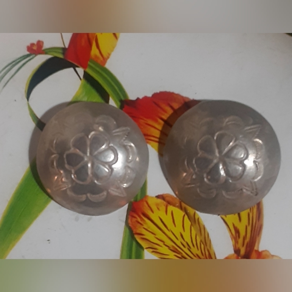 c1930 Sterling Silver Domed Navajo Handforged Concho Floral Button Set 1"